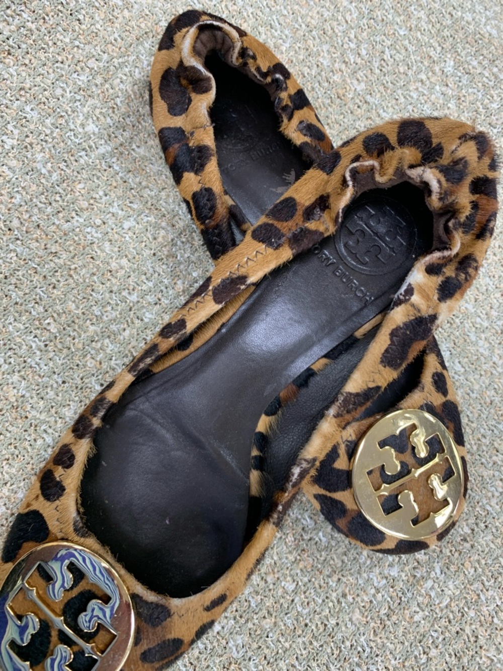 Tory Burch Leopard-Print Reva Ballet Flats with Gold Logo - Picture 4 of 7
